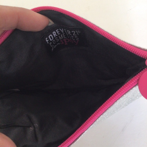 IPSY X FOREVER 21 SILVER GLITTER MAKEUP COSMETIC BAG NWOT - Picture 5 of 5